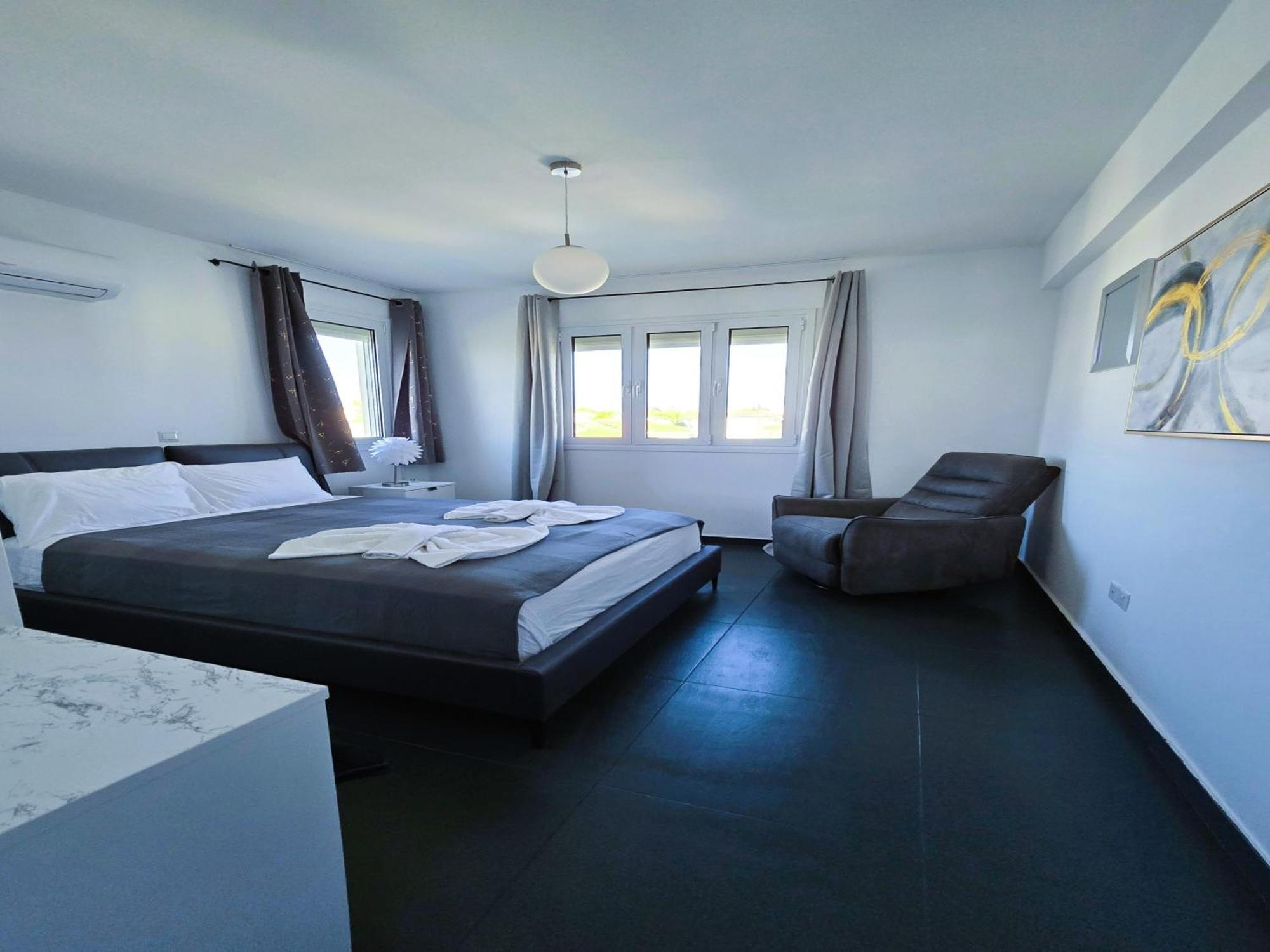 Golden Bay Deluxe Holiday Apartment Protaras Exterior photo